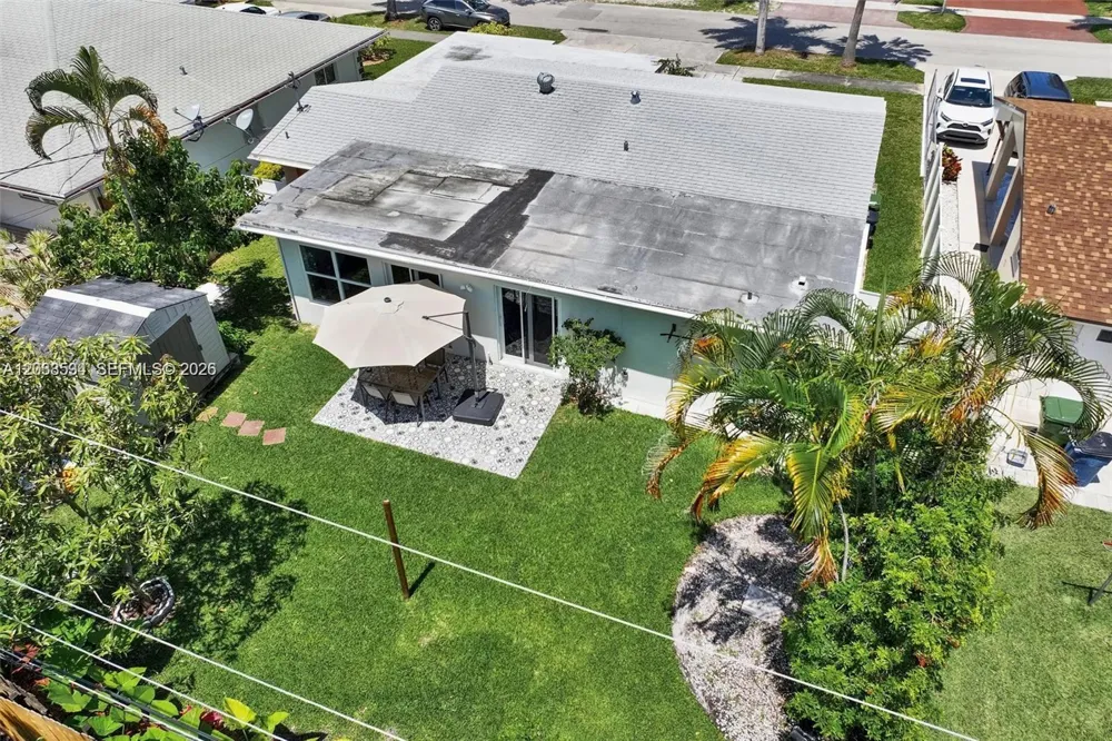 814 NE 4th St Hallandale Beach, FL 33009