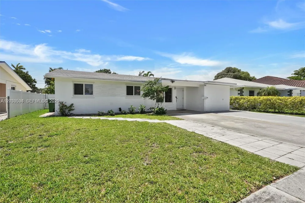 814 NE 4th St Hallandale Beach, FL 33009