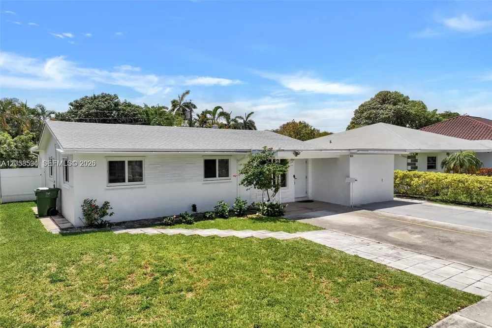 814 NE 4th St Hallandale Beach, FL 33009