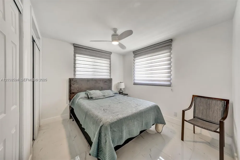 814 NE 4th St Hallandale Beach, FL 33009