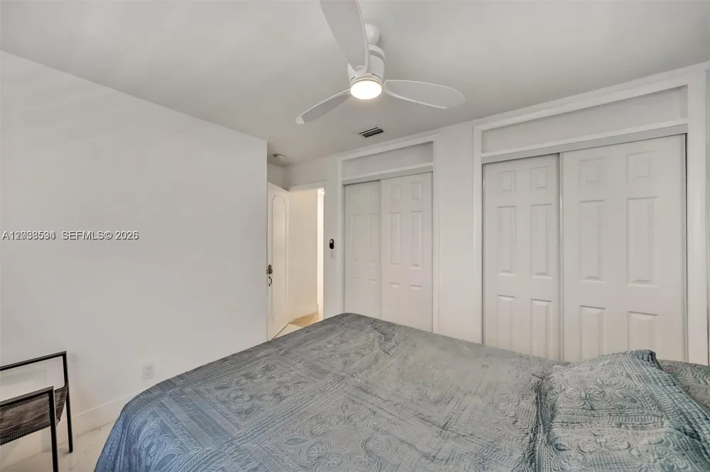 814 NE 4th St Hallandale Beach, FL 33009