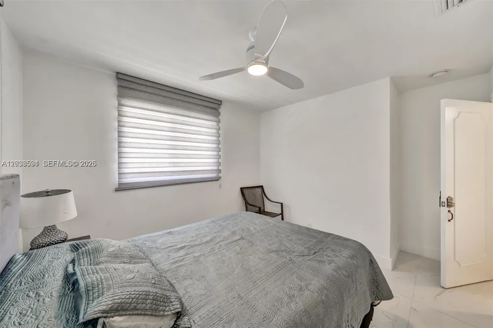 814 NE 4th St Hallandale Beach, FL 33009