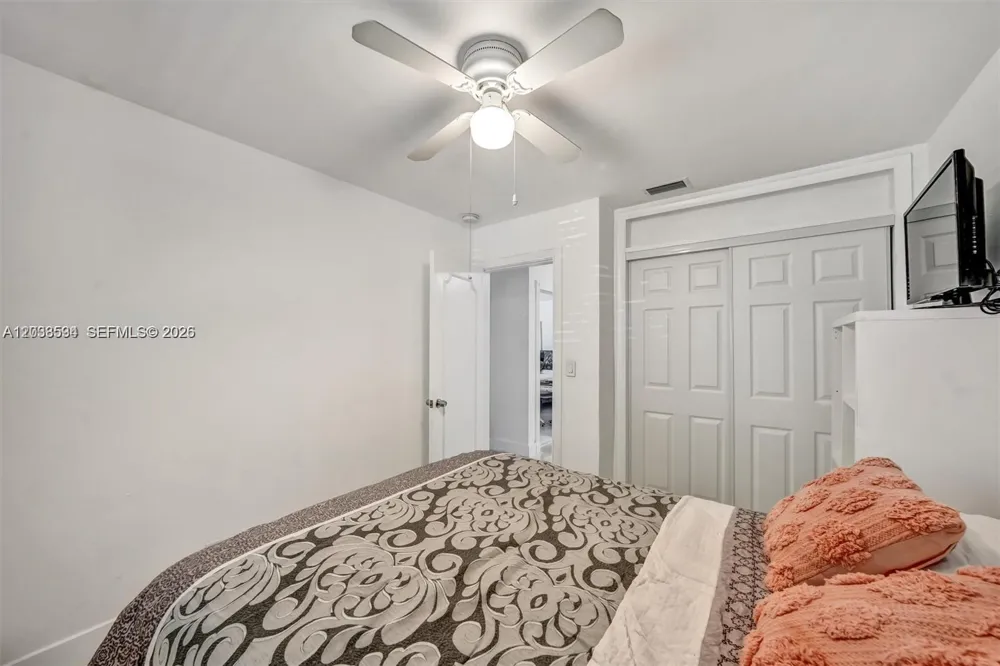 814 NE 4th St Hallandale Beach, FL 33009