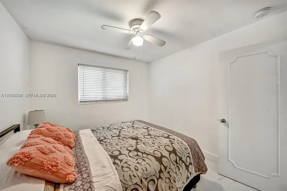 814 NE 4th St Hallandale Beach, FL 33009