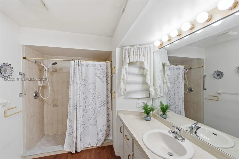 642 Nobles St Sebastian, FL 32958