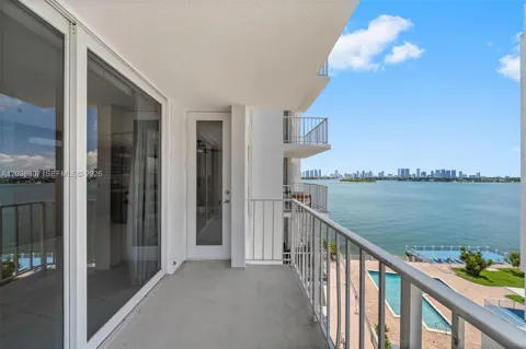 1228 West Ave #604
