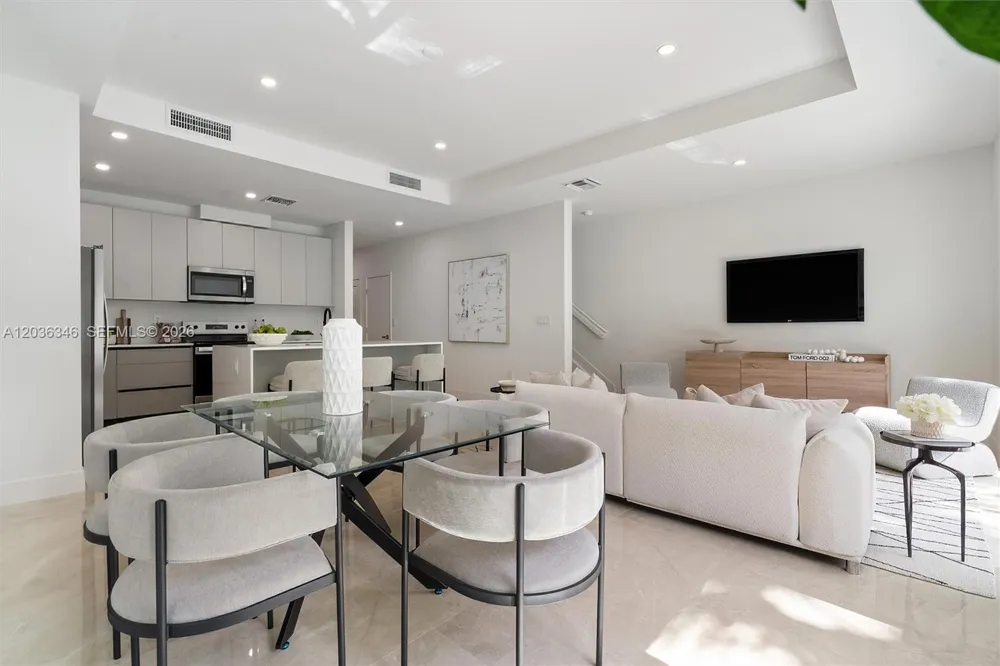1555 NW 94TH Way Coral Springs, FL 33071