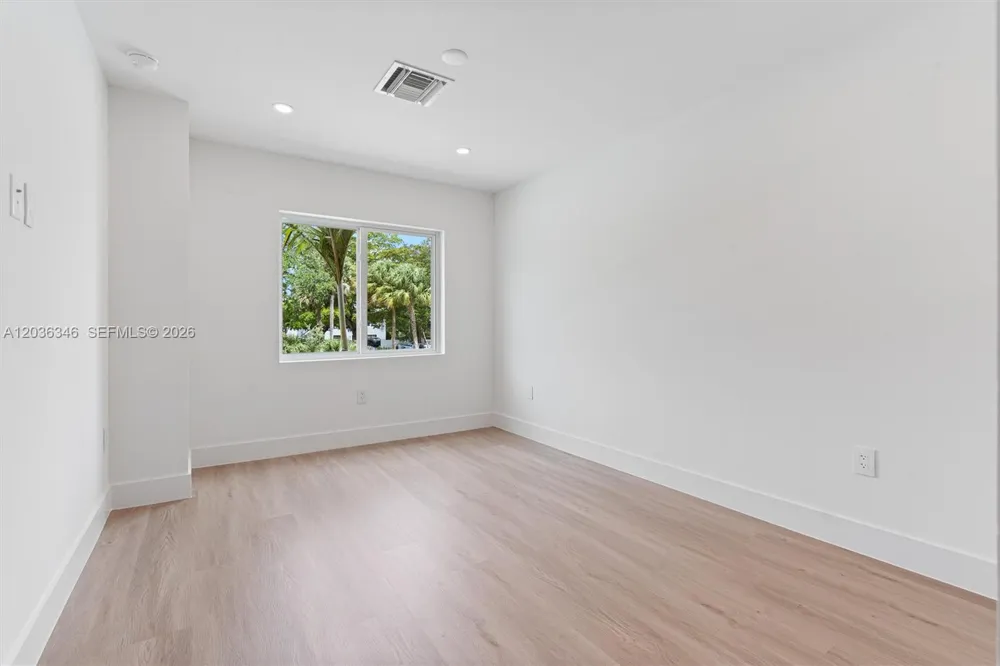 1555 NW 94TH Way Coral Springs, FL 33071