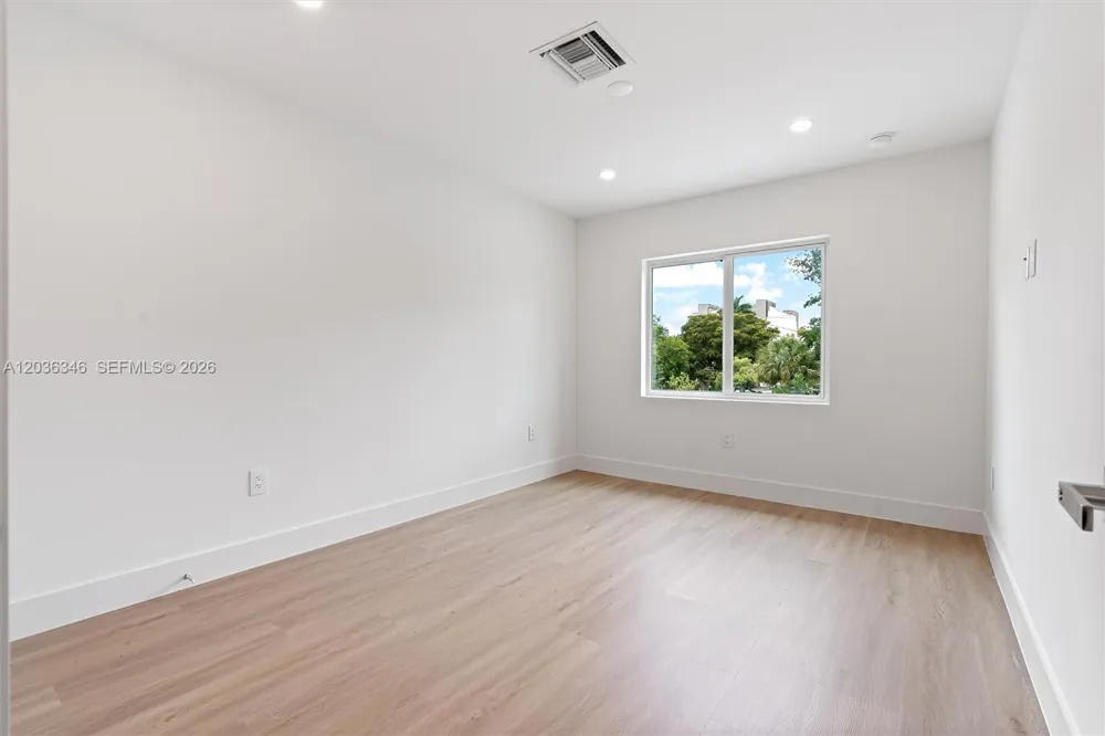 1555 NW 94TH Way Coral Springs, FL 33071