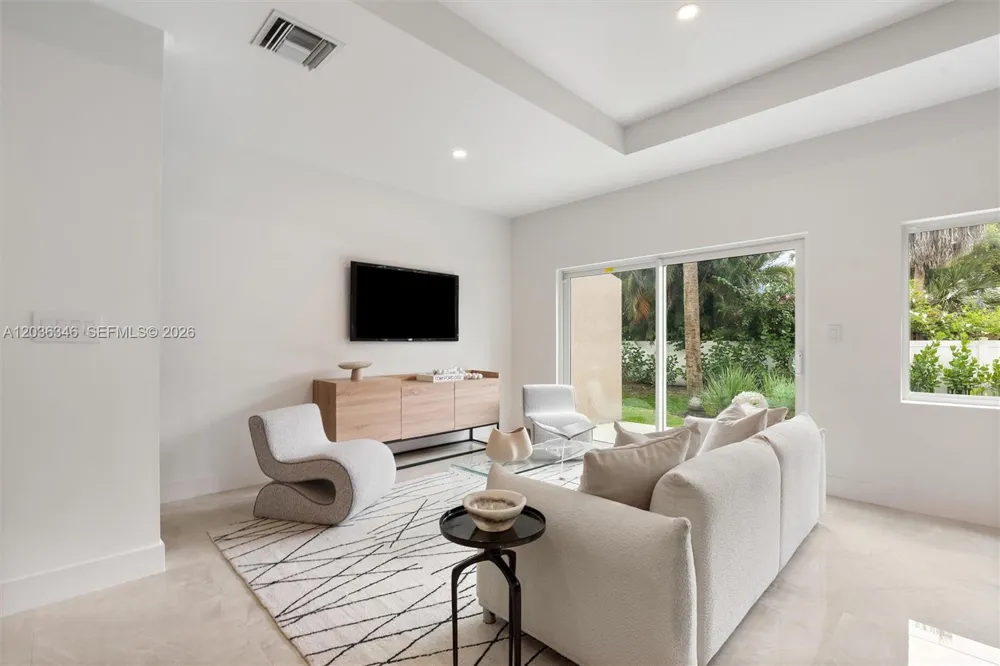 1555 NW 94TH Way Coral Springs, FL 33071