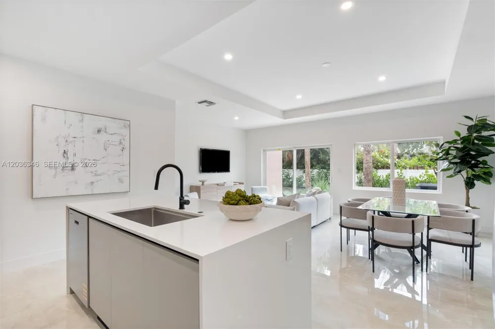 1555 NW 94TH Way Coral Springs, FL 33071
