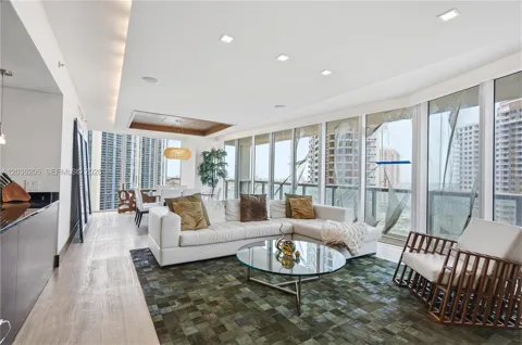 465 Brickell Ave #2101