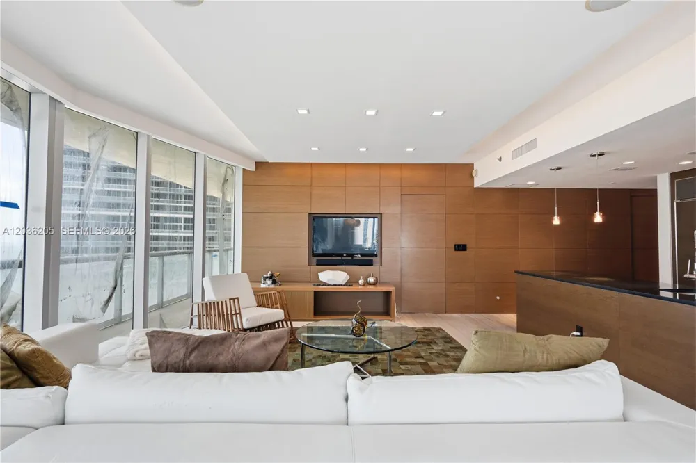 465 Brickell Ave #2101 Miami, FL 33131