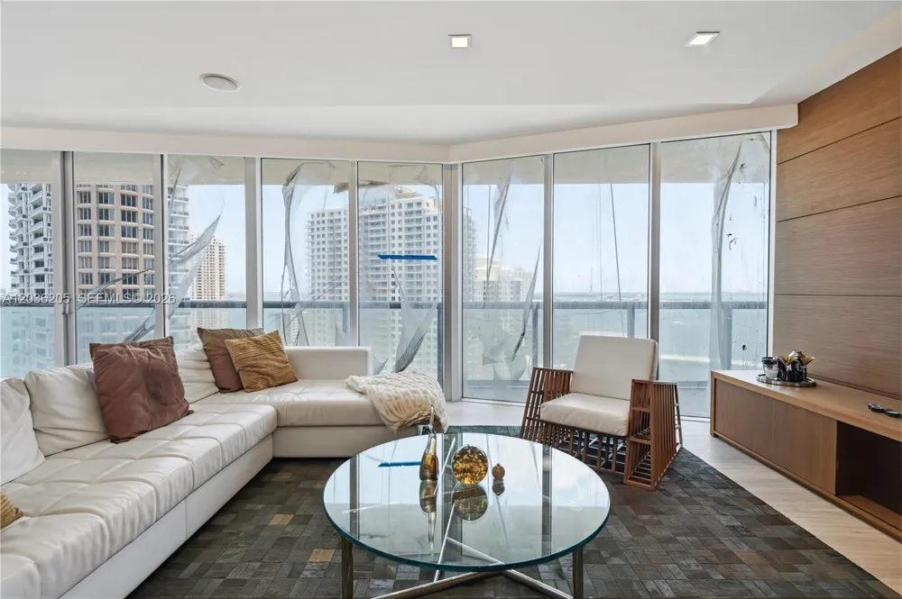 465 Brickell Ave #2101 Miami, FL 33131