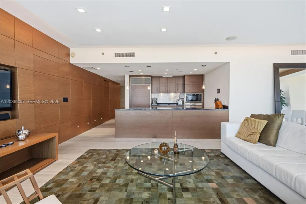 465 Brickell Ave #2101 Miami, FL 33131