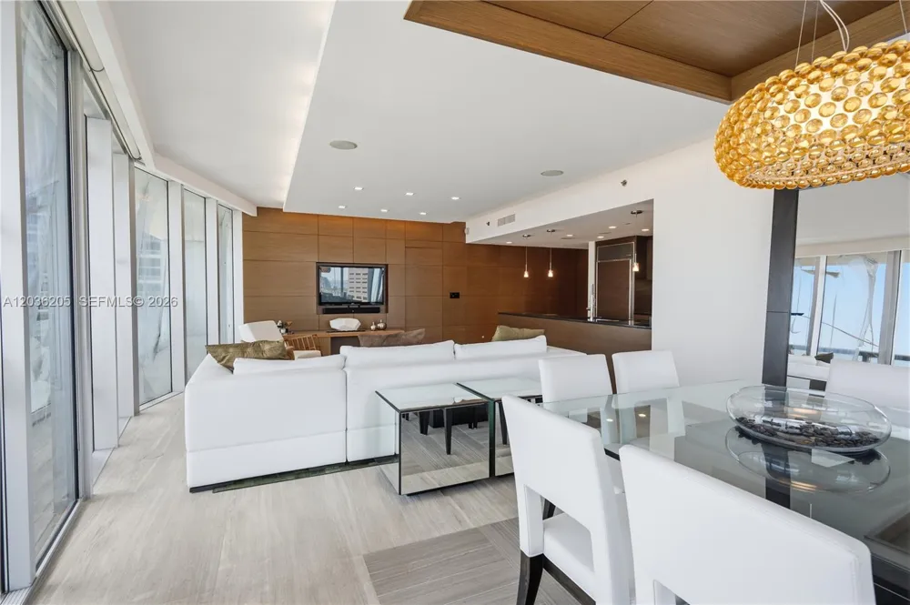 465 Brickell Ave #2101 Miami, FL 33131