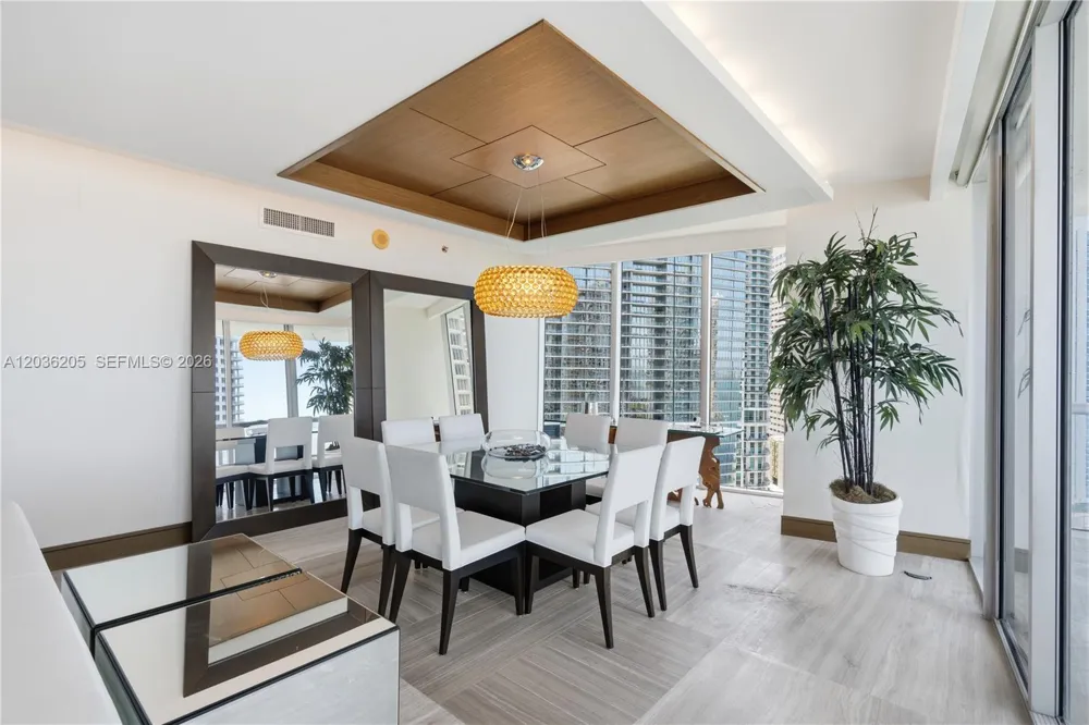 465 Brickell Ave #2101 Miami, FL 33131