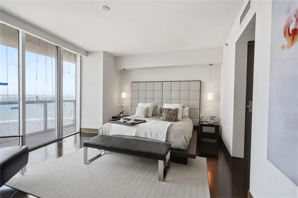 465 Brickell Ave #2101 Miami, FL 33131