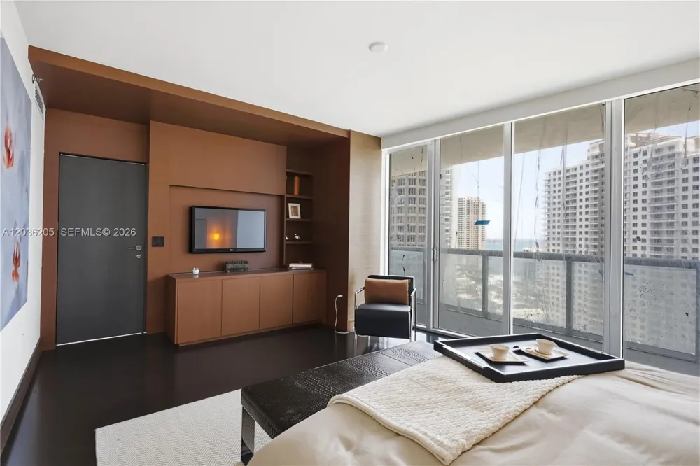 465 Brickell Ave #2101 Miami, FL 33131