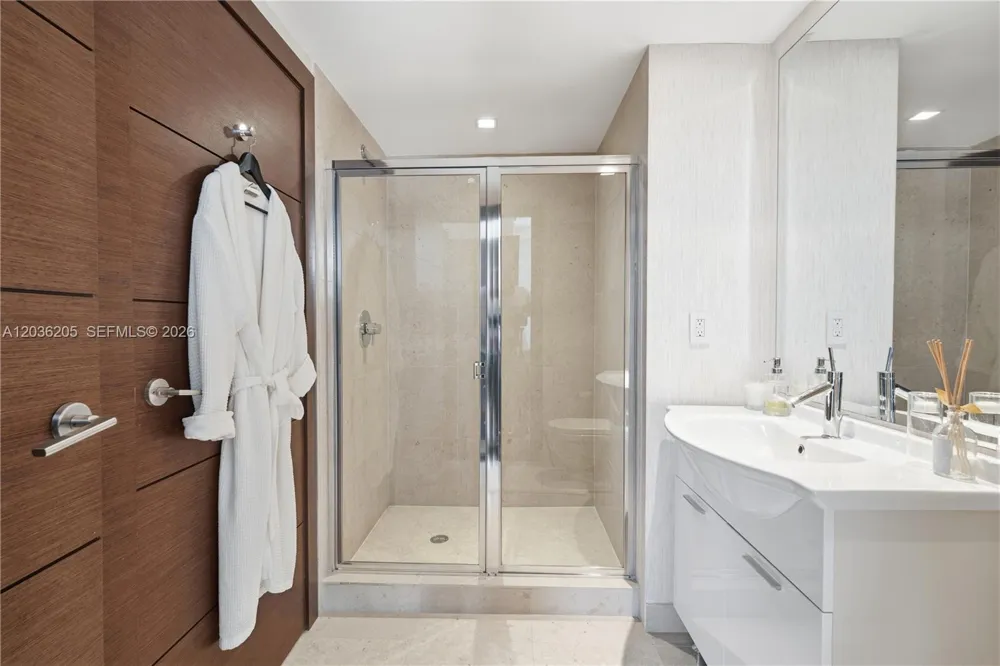 465 Brickell Ave #2101 Miami, FL 33131