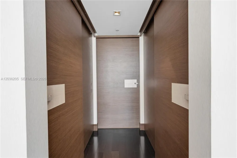 465 Brickell Ave #2101 Miami, FL 33131
