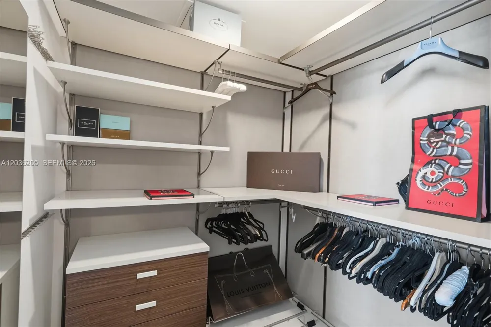 465 Brickell Ave #2101 Miami, FL 33131