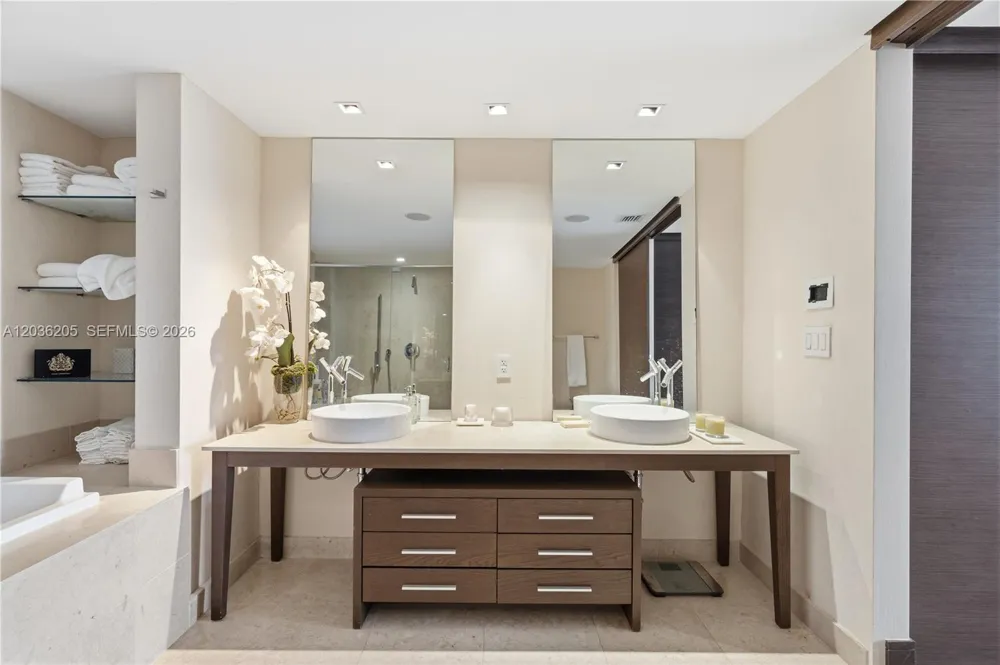 465 Brickell Ave #2101 Miami, FL 33131