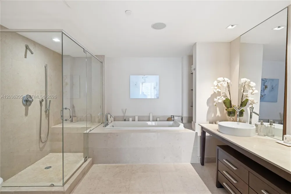 465 Brickell Ave #2101 Miami, FL 33131