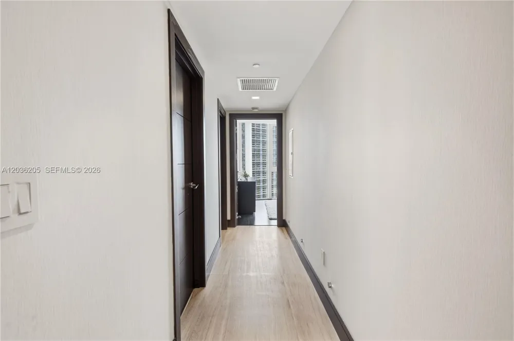 465 Brickell Ave #2101 Miami, FL 33131