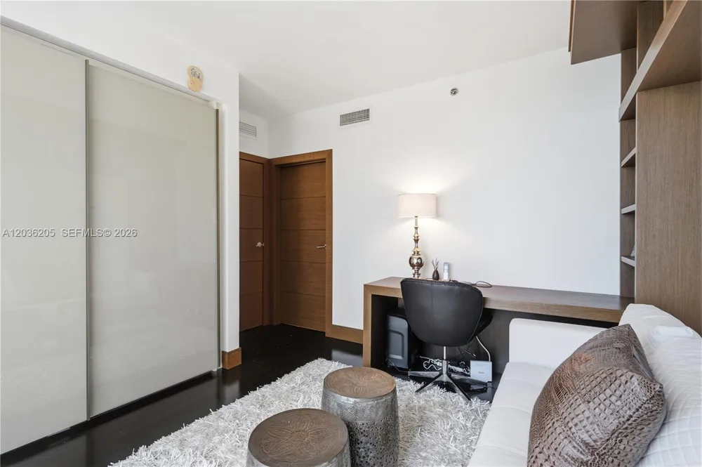 465 Brickell Ave #2101 Miami, FL 33131