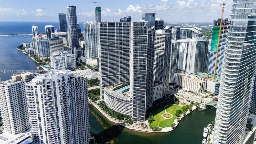 465 Brickell Ave #2101 Miami, FL 33131