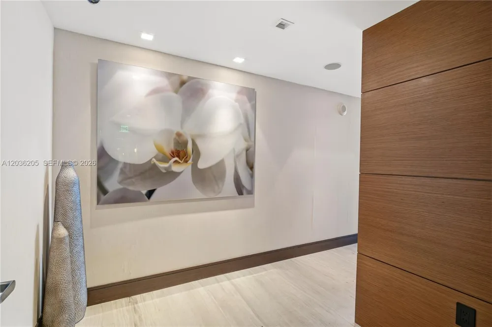 465 Brickell Ave #2101 Miami, FL 33131