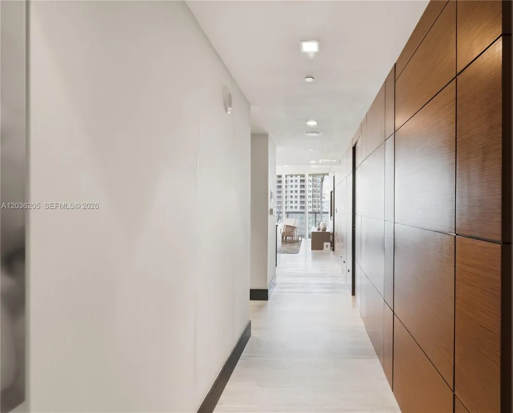 465 Brickell Ave #2101 Miami, FL 33131