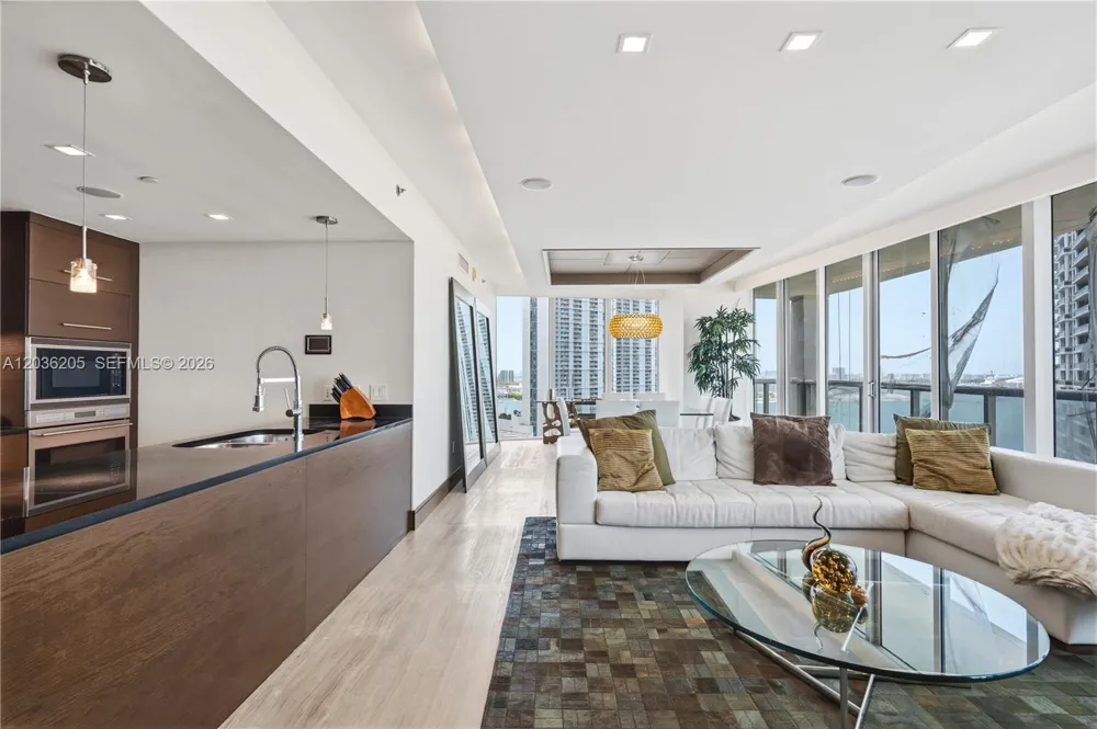 465 Brickell Ave #2101 Miami, FL 33131