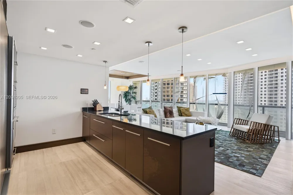 465 Brickell Ave #2101 Miami, FL 33131