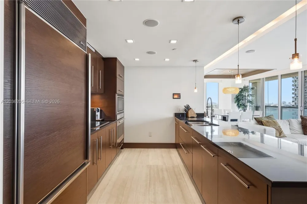 465 Brickell Ave #2101 Miami, FL 33131