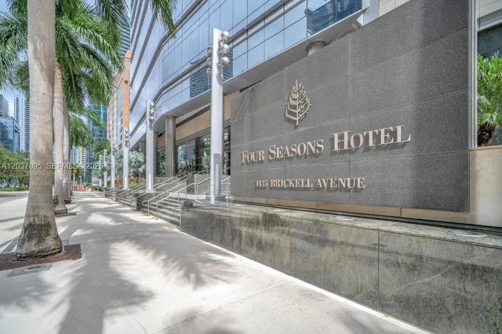1435 Brickell Ave #3412 Miami, FL 33131