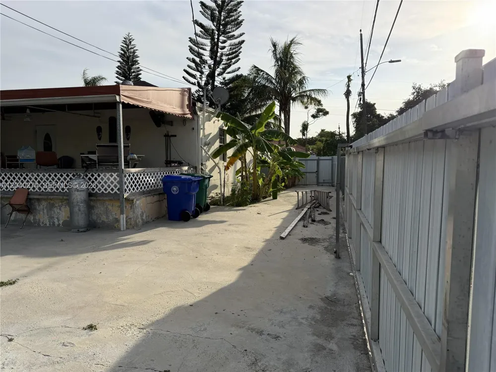 521 NW 32nd Pl Miami, FL 33125