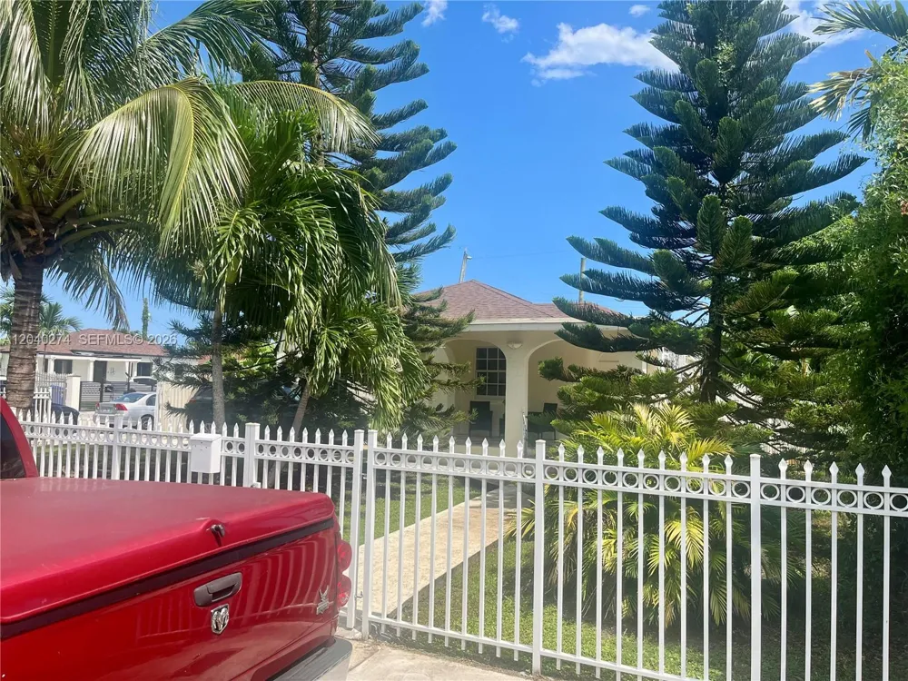 521 NW 32nd Pl Miami, FL 33125