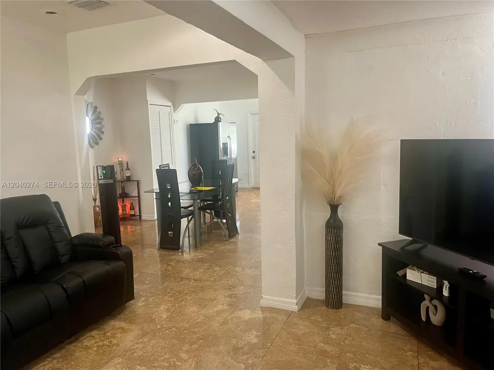 521 NW 32nd Pl Miami, FL 33125