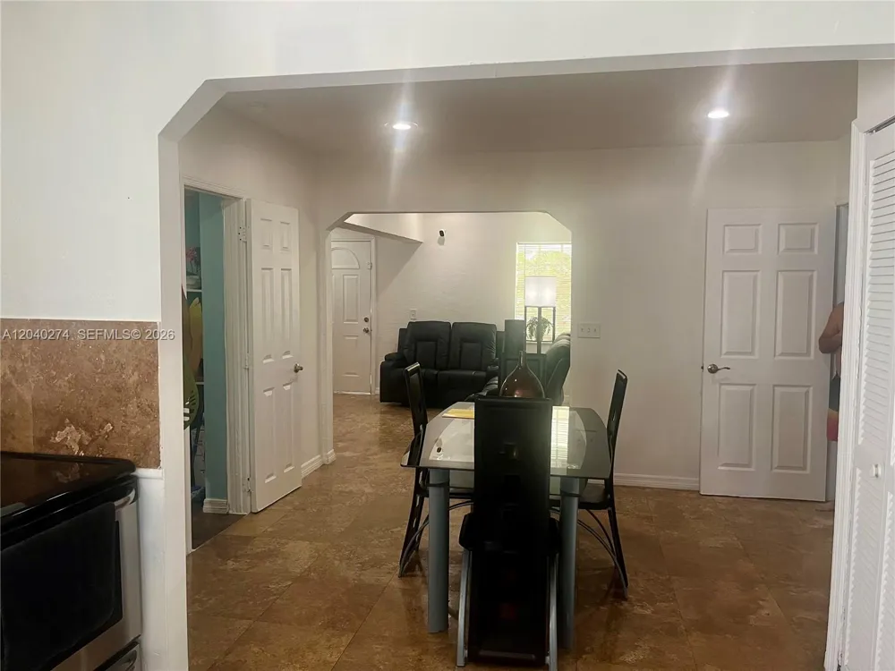 521 NW 32nd Pl Miami, FL 33125
