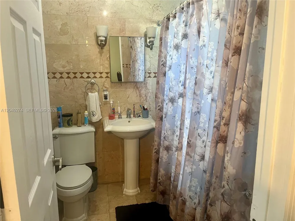 521 NW 32nd Pl Miami, FL 33125