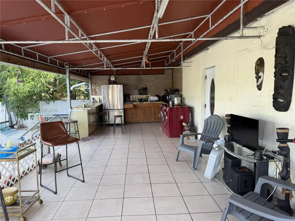 521 NW 32nd Pl Miami, FL 33125
