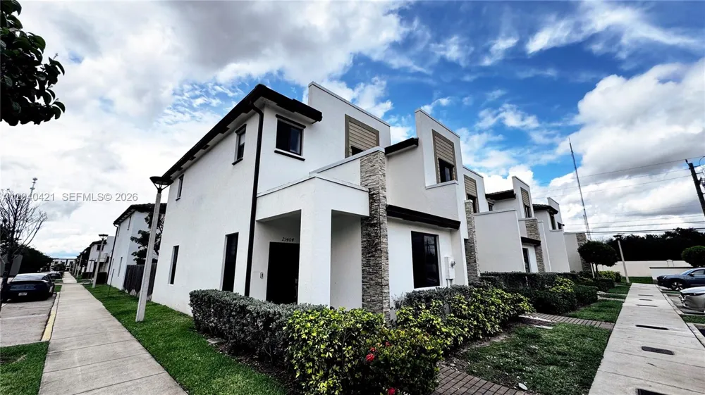 21404 NE 3rd Path Miami, FL 33179
