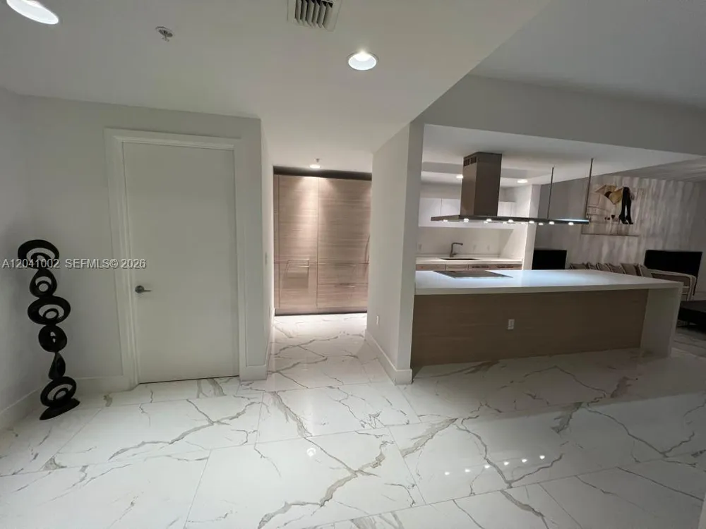 17301 Biscayne Blvd #206 North Miami Beach, FL 33160