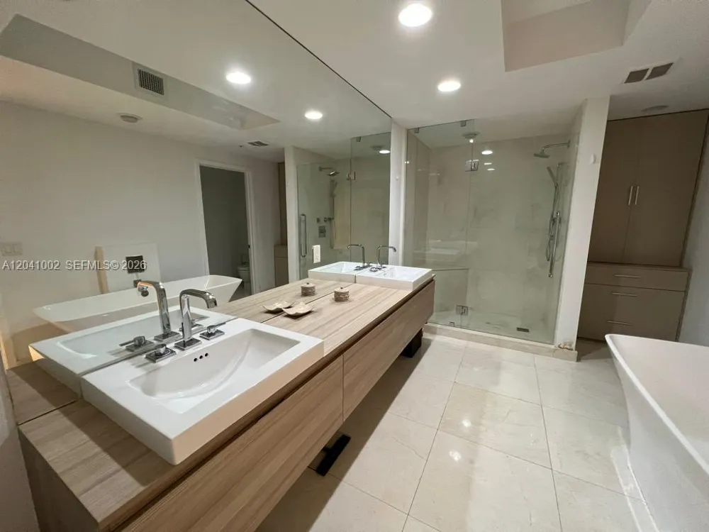 17301 Biscayne Blvd #206 North Miami Beach, FL 33160