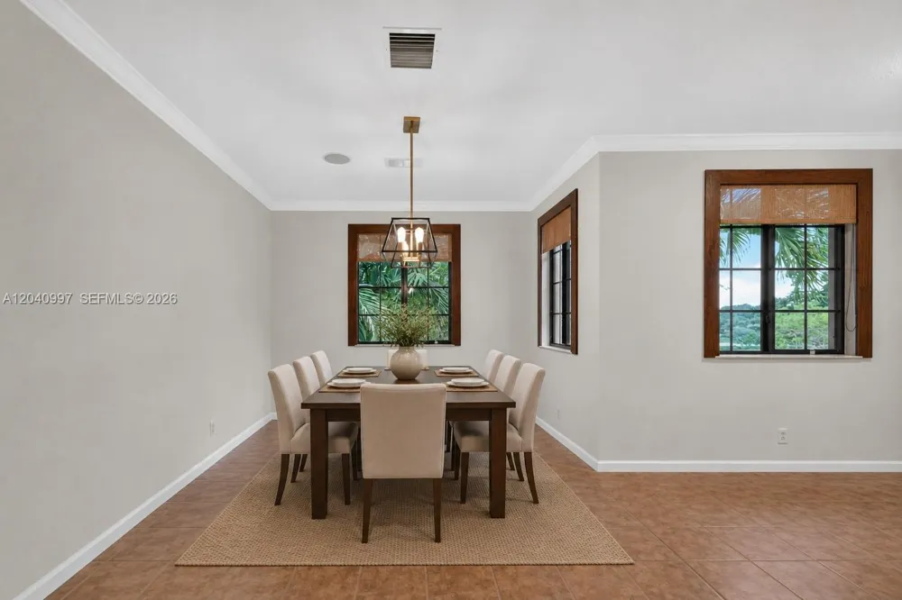 2767 Kinsington Cir #8-4 Weston, FL 33332