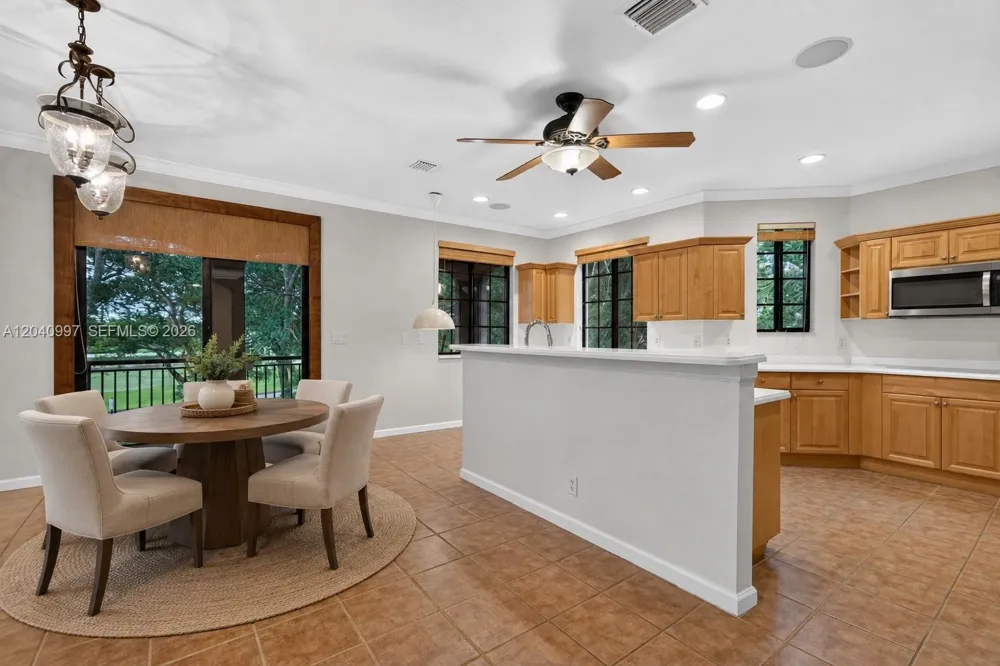 2767 Kinsington Cir #8-4 Weston, FL 33332