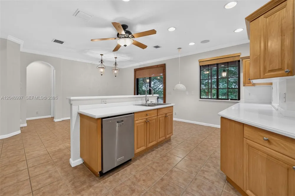 2767 Kinsington Cir #8-4 Weston, FL 33332