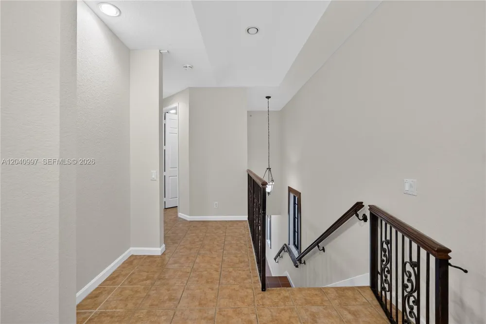2767 Kinsington Cir #8-4 Weston, FL 33332